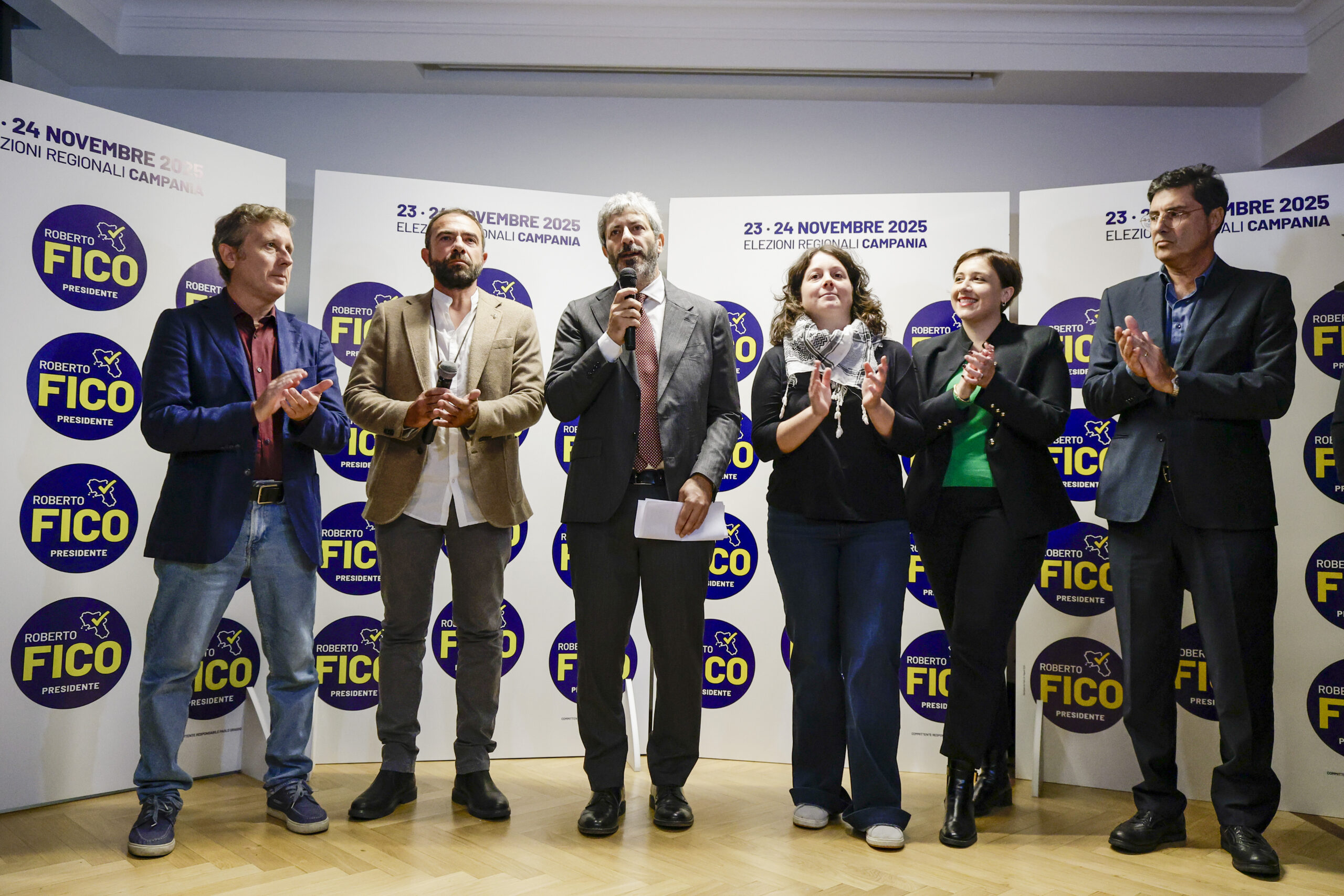 Regionali Campania, Roberto Fico presenta la lista del presidente e chi la guiderà: «Raccolta fondi, no a grandi imprese»
