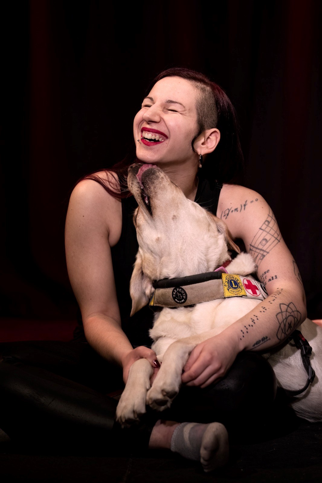 La missione di Vanessa Casu e Pankake: «Basta divieti (e ignoranza) sui cani guida per non vedenti)