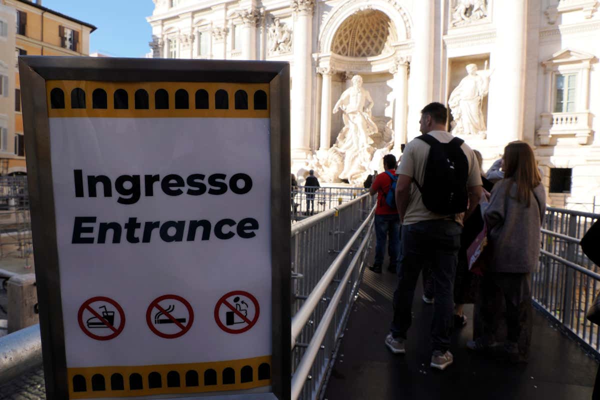 Fontana di Trevi, il biglietto è realtà: per accedere bisognerà pagare 2 euro