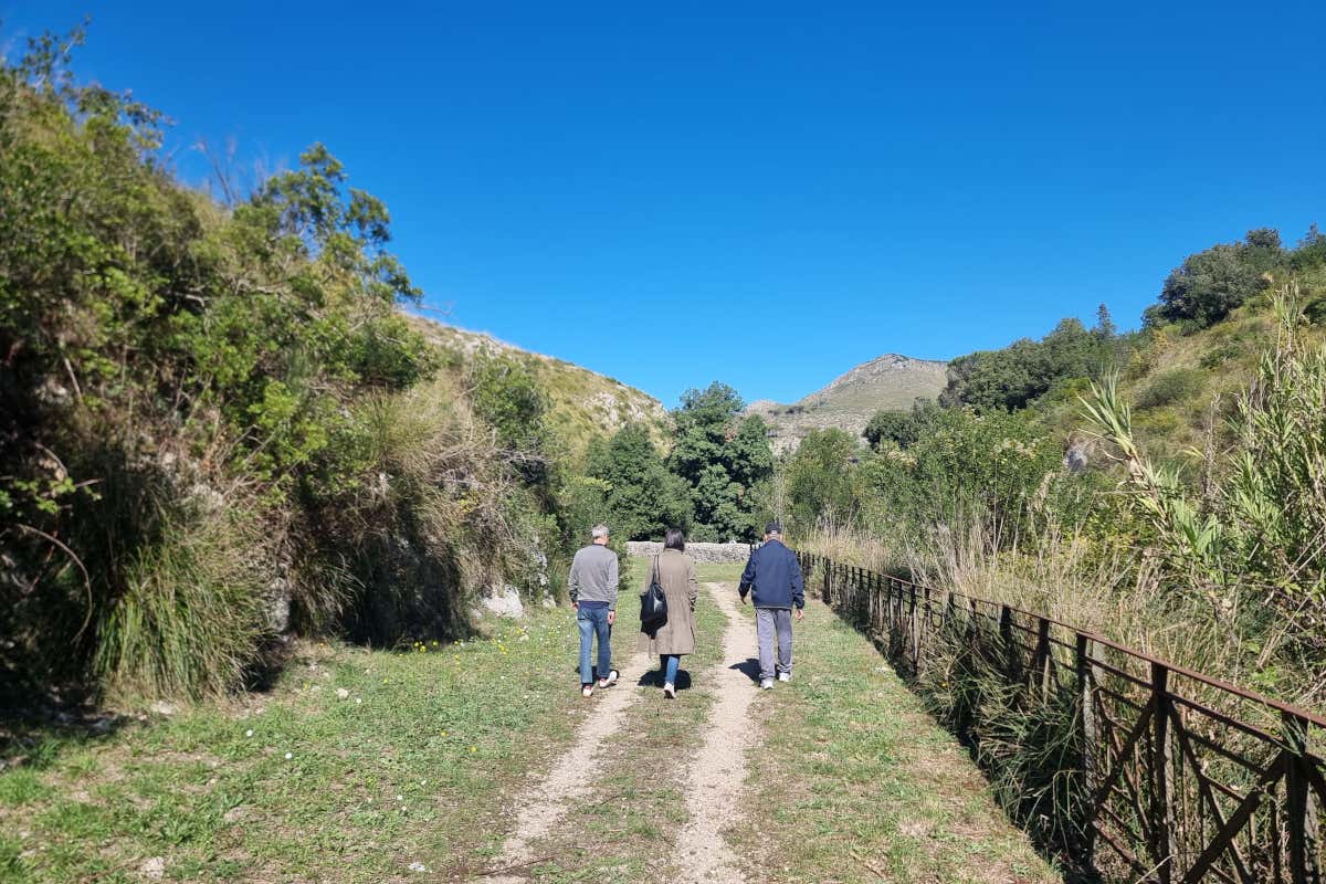 Via Francigena nel Lazio: un viaggio lento tra borghi, laghi, mare e sapori veri