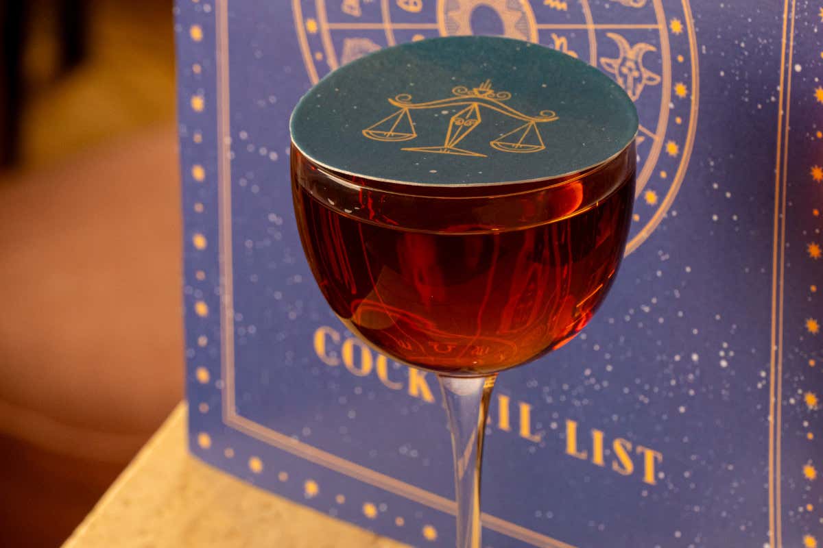 A Milano i cocktail si leggono nell’oroscopo: la nuova drink list di ByIT A Milano i cocktail si leggono nell’oroscopo: la nuova drink list di ByIT