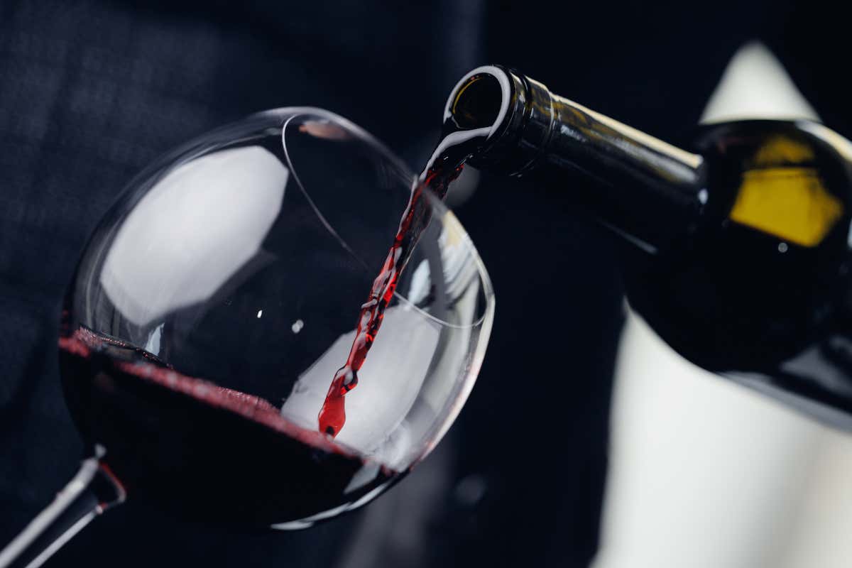 I trend 2026 dicono che si beve meno vino in termini di volume, ma con più frequenza e attenzione