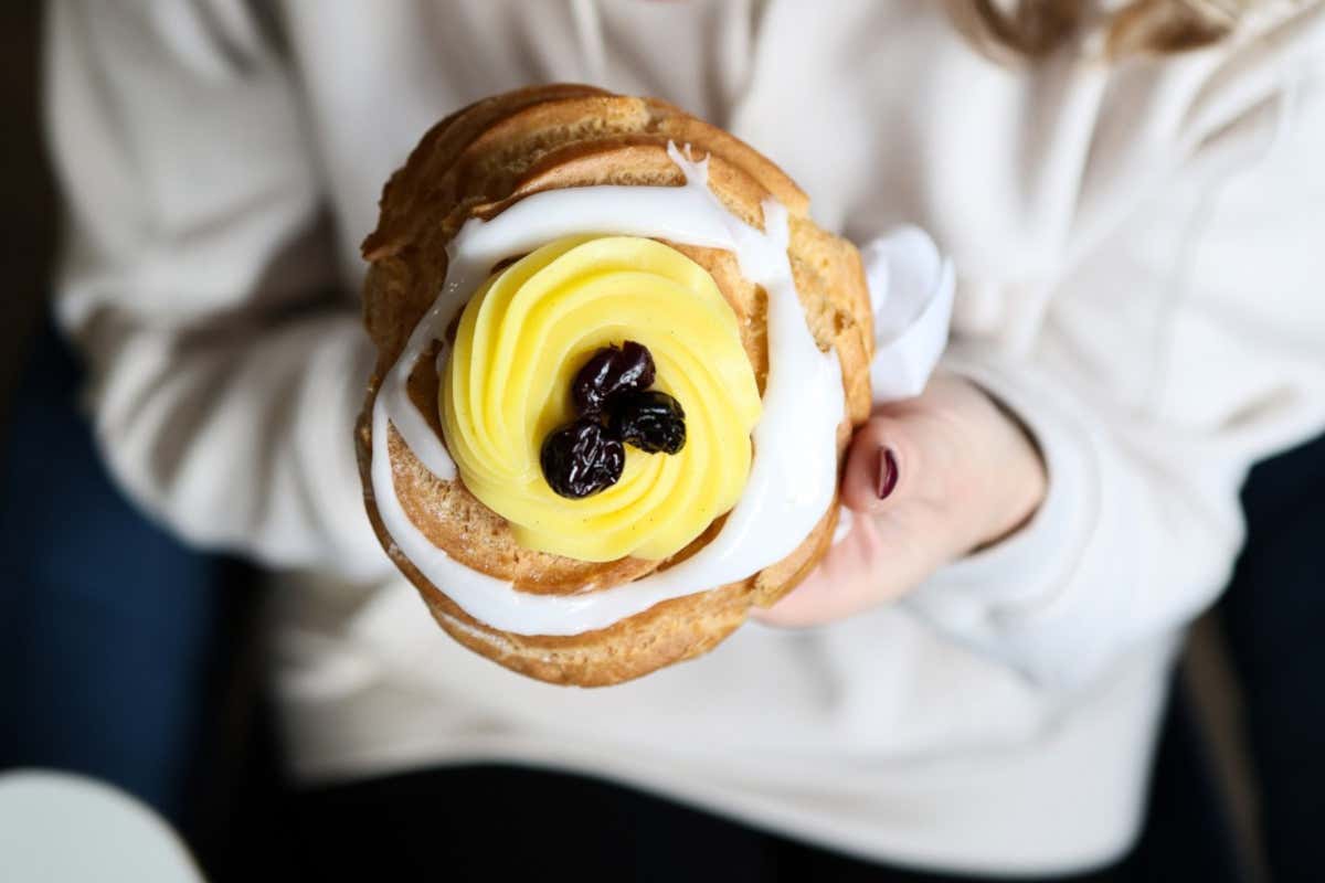 La zeppola, uno dei classici dolci regionali italiani