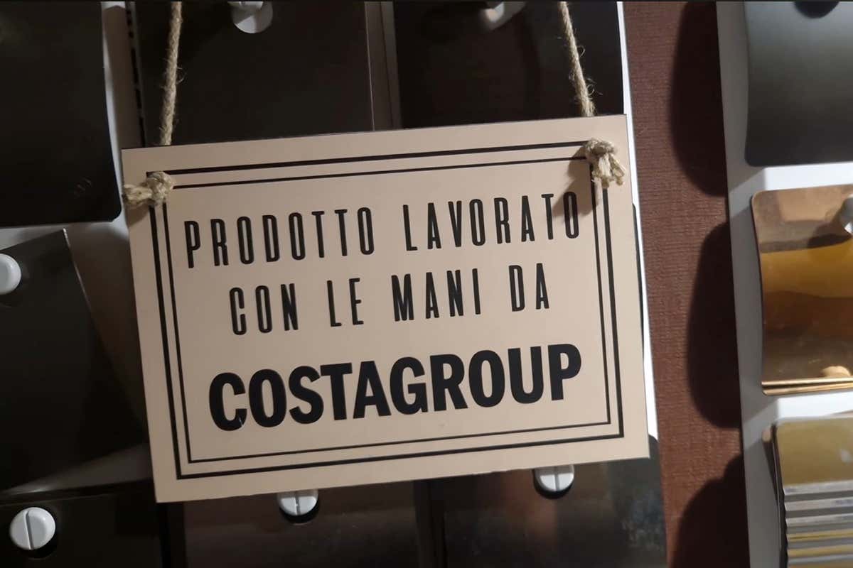 Intelligenza Artificiale nel design Horeca: Franco Costa difende l’artigianalità Intelligenza Artificiale nel design Horeca: Franco Costa difende l’artigianalità