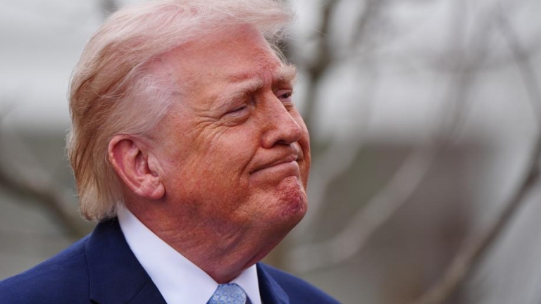 Insulti, sfottò, ultimatum (senza rete). Così Donald s’infila in un vicolo cieco