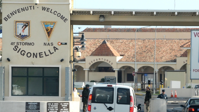 L'ingresso della base aerea di Sigonella, 18 marzo 2011. ANSA/ORIETTA SCARDINO