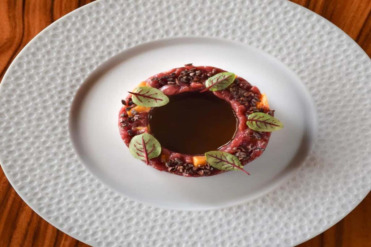 Sul lago di Como prende forma una nuova tavola contemporanea firmata Stefano Mattara