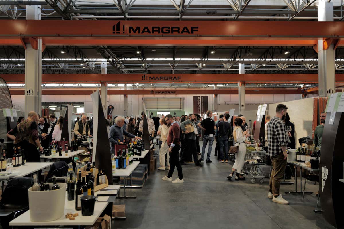 VinNatur Tasting torna a Gambellara dall‘11 al 13 aprile (foto Lorenzo Rui) VinNatur Tasting torna a Gambellara dall'11 al 13 aprile VinNatur Tasting 2026 a Gambellara tre giorni dedicati al vino naturale