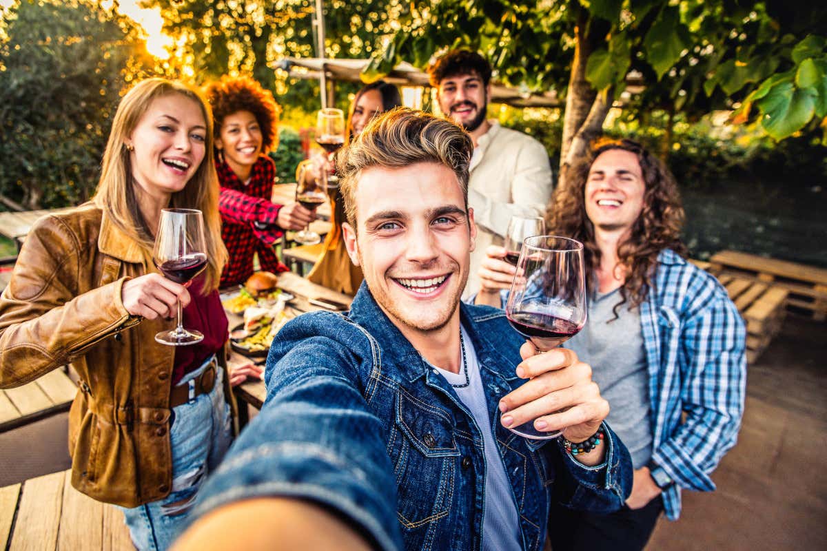 Vino, under 30 sempre più orientati ai rossi. E la lattina non è un tabù