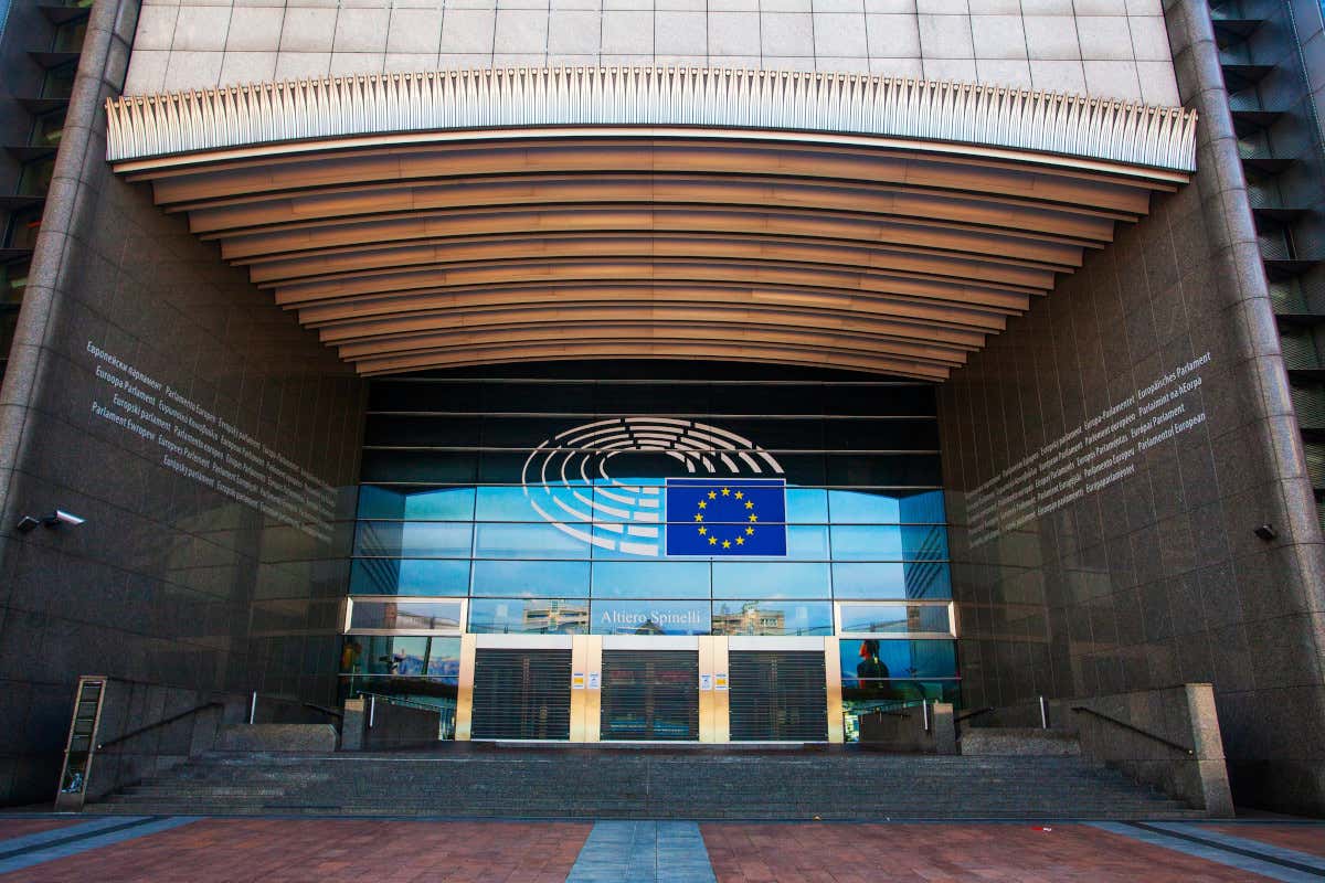 Europarlamento dà via libera all’accordo dazi Dazi: ecco le clausole che condizionano l’intesa commerciale Ue-Usa