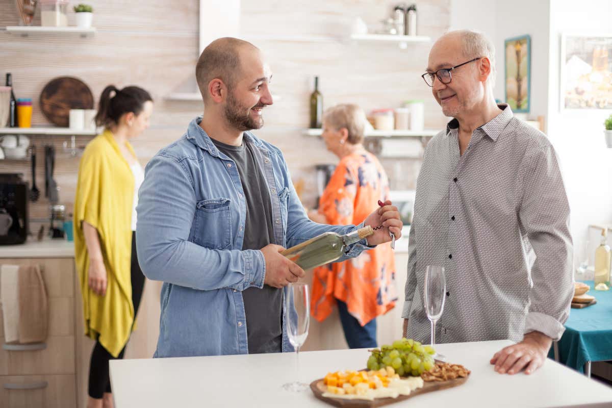 Festa del Papà, vince il dono enogastronomico: il vino il più scelto
