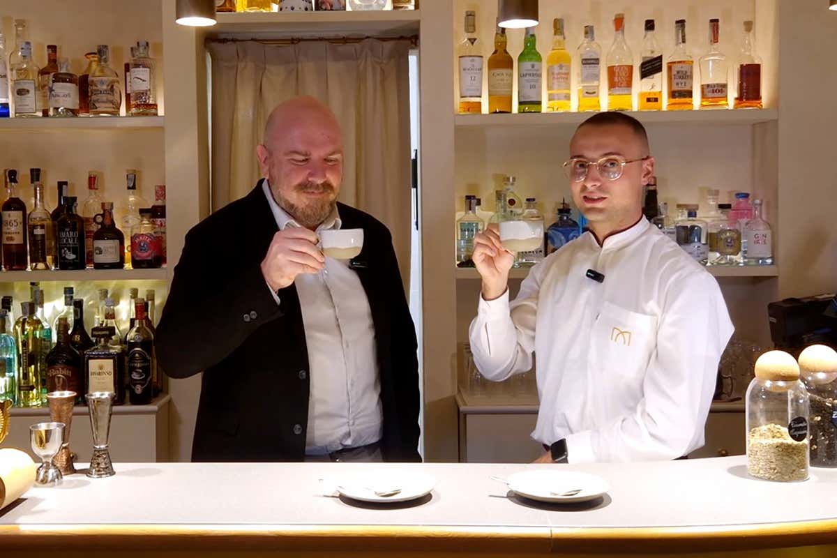 Il cocktail caldo con camomilla e vodka che cambia il modo di bere la sera