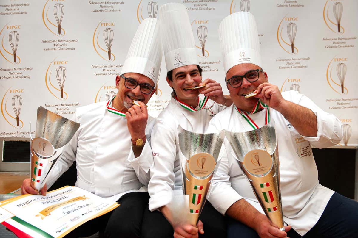 Massimo Esposito, Antonio Gargiulo e Raffaele Romano colomba
