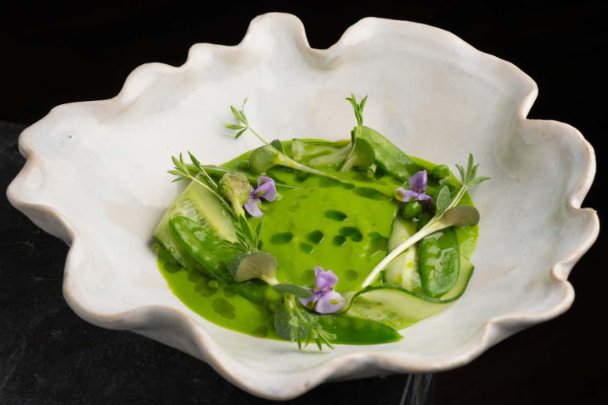 Cress e microortaggi danno vita a creazioni gourmet, come questa zuppa di piselli e menta
