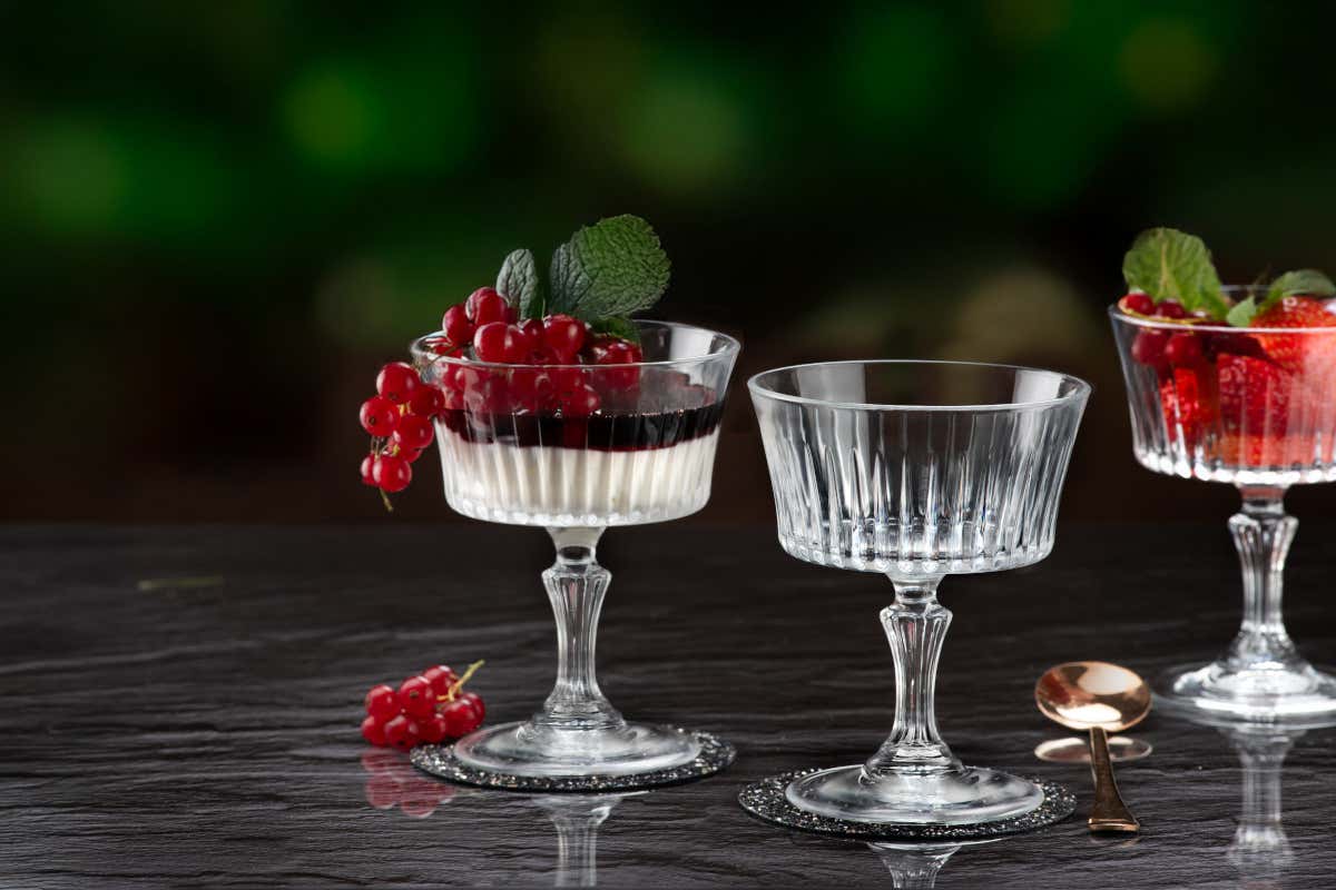 La linea Timeless per dessert di RCR Cristalleria italiana