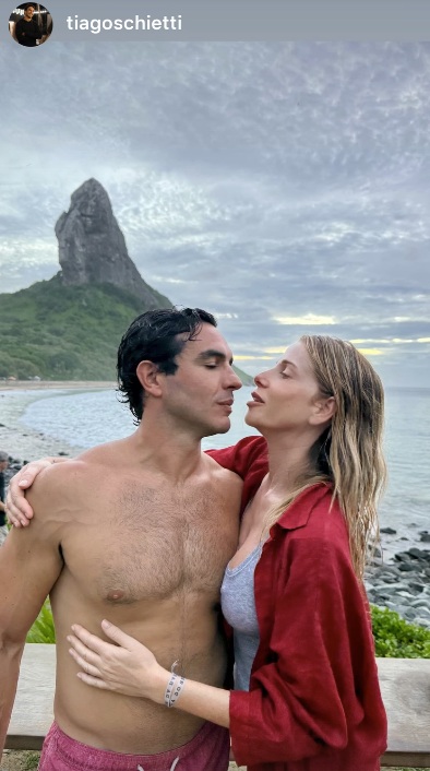 Alessia Marcuzzi innamorata, la prima foto social col fidanzato Tiago Schietti