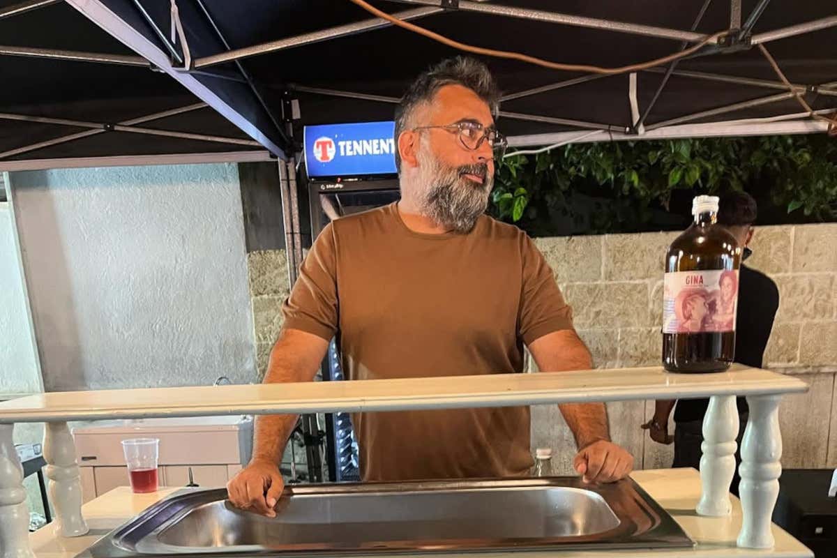 Stefano Adamo, ideatore del “Gin Gina”, si è spento a 53 anni Stefano Adamo, ideatore del gin Gina, si è spento a 53 anni tragedia al Vinitaly: si spegne a 51 anni Stefano Adamo ideatore del gin “Gina”