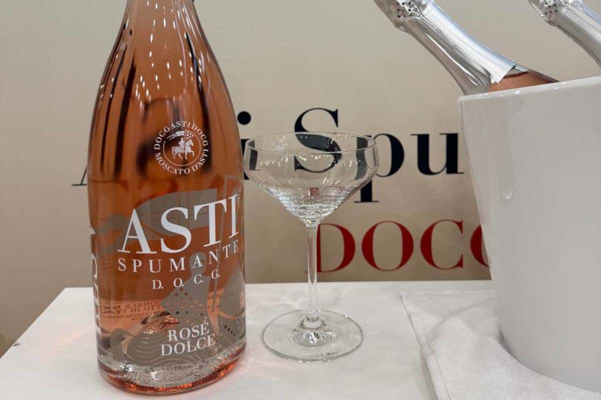 Asti Rosé, prevista una prima produzione tra 5 e 10 milioni di bottiglie Asti Rosé debutto a Vinitaly: così il Consorzio punta su nuovi consumi