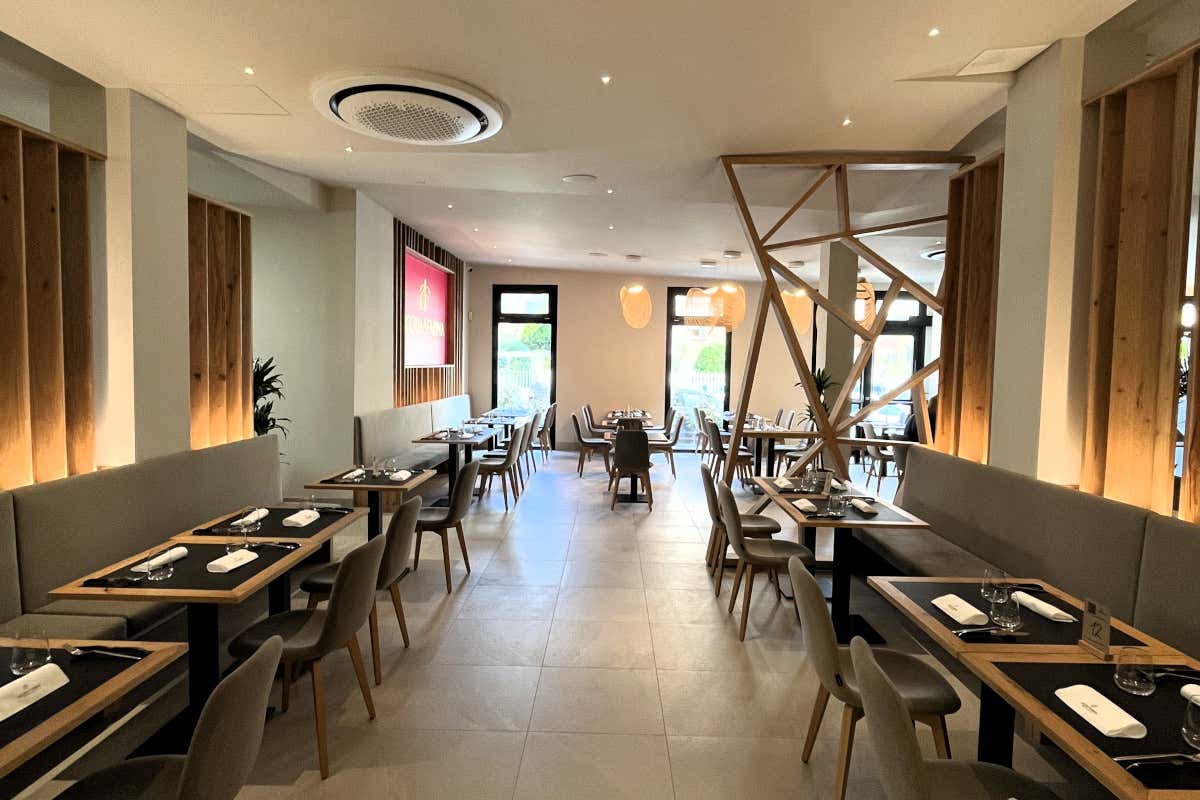 La sala della pizzeria Acqua & Farina