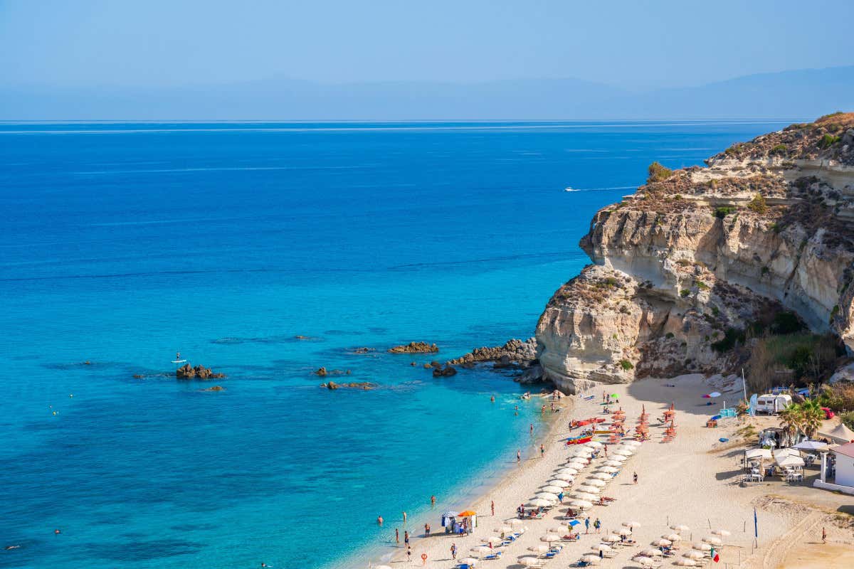 Nodo concessioni e ritardo nei ristori post ciclone: estate a rischio in Calabria