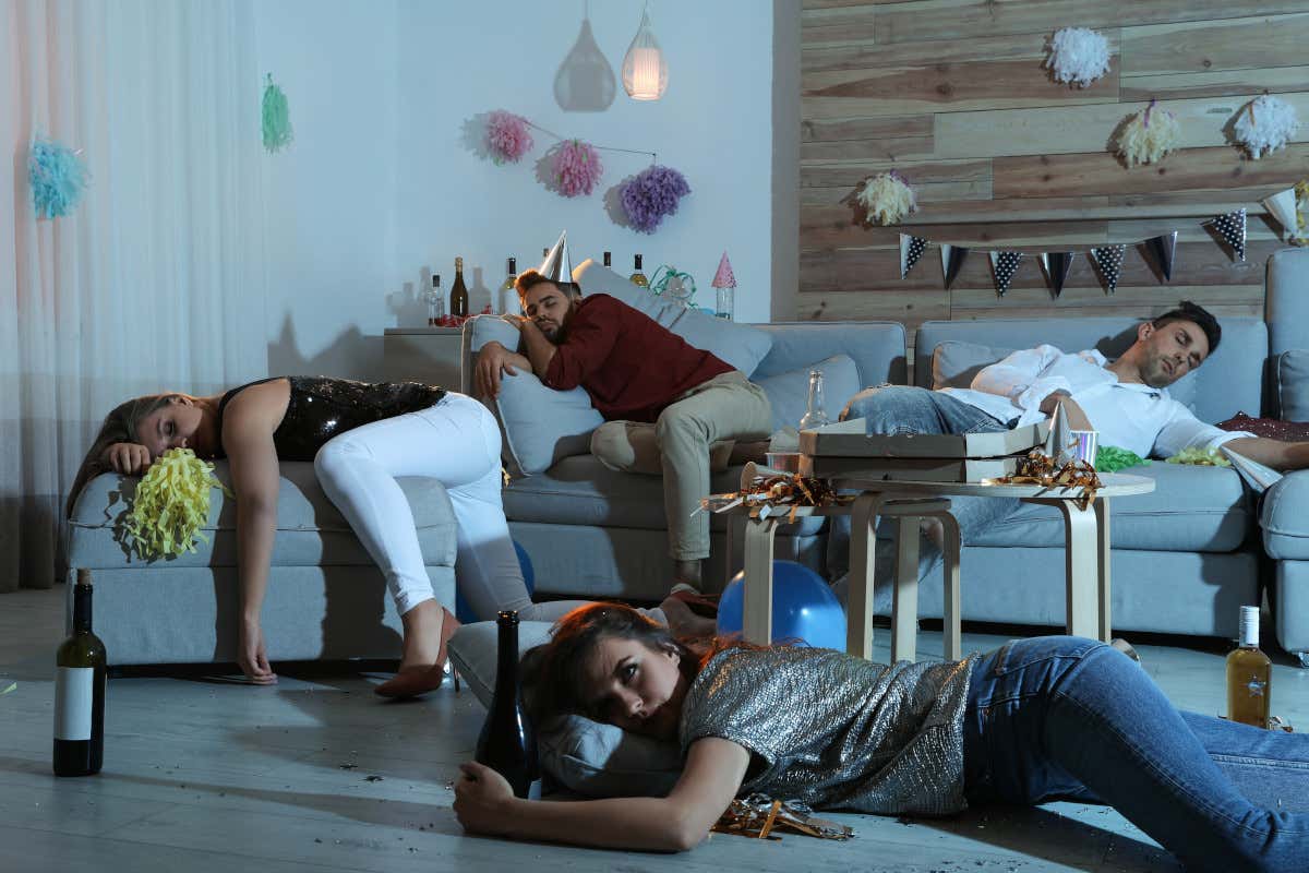 Più di 8 milioni di italiani bevono troppo alcol. E la metà di loro si “abbuffa”