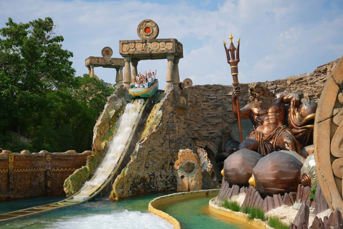 Con i pacchetti speciali di Discovera si possono scoprire i più importanti parchi di divertimenti, come Gardaland, a condizioni speciali e andandoci in treno