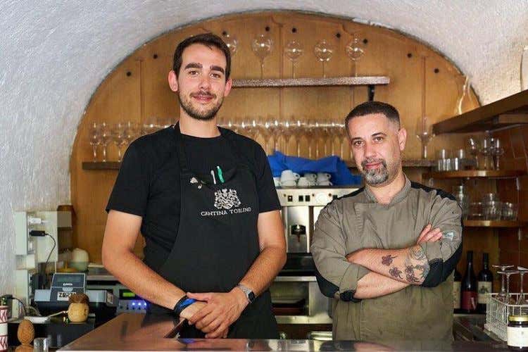 Nicola Masa, co-titolare dell’Antica Osteria Morelli, con lo chef Fabio Ferro