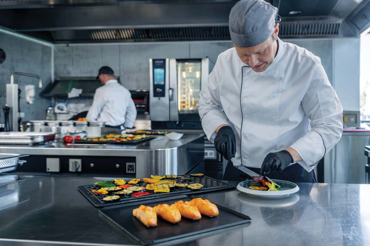 Cucine sotto assedio tra costi e personale: cosa sta cambiando davvero