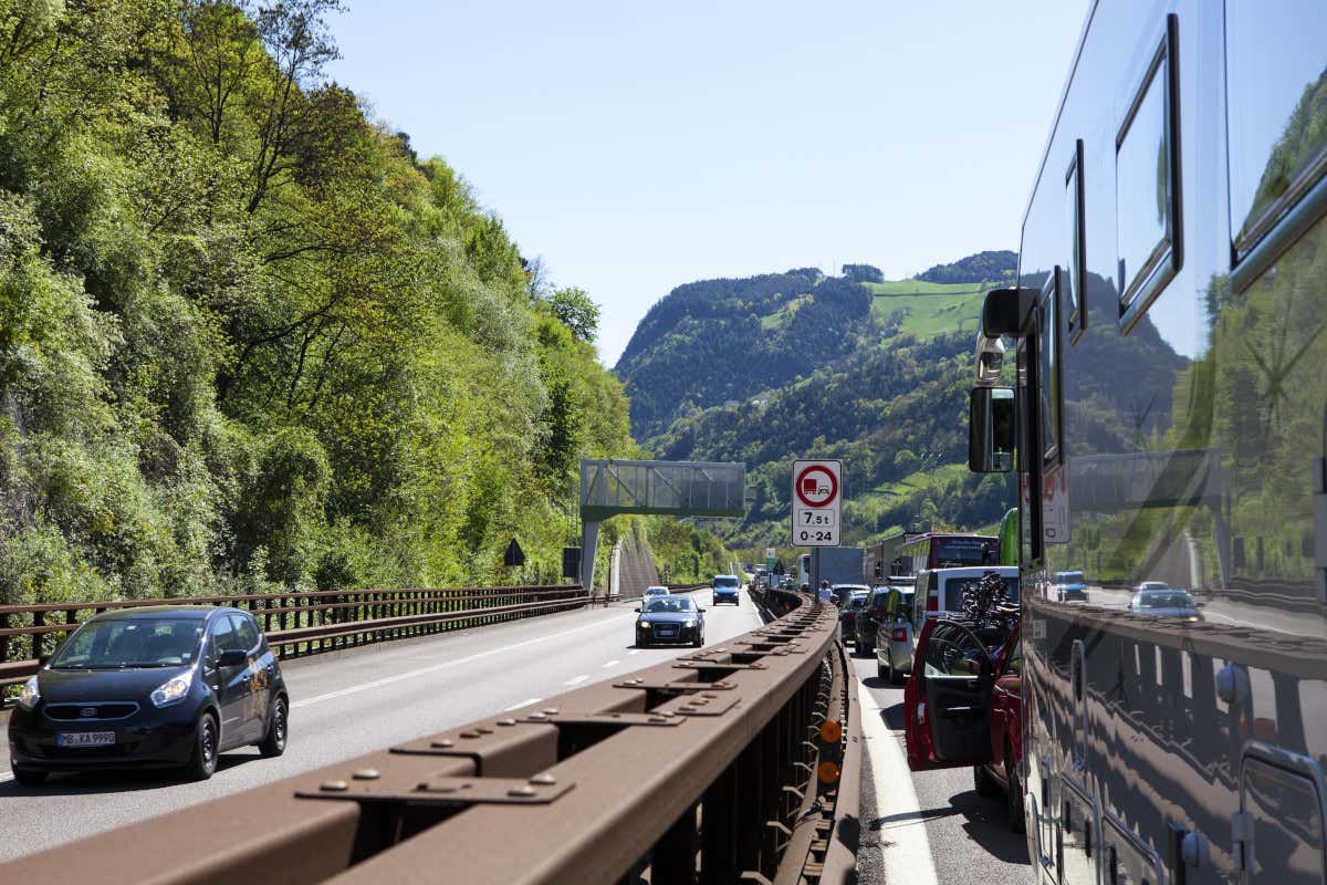Brennero blocco il 30 maggio: 35mila veicoli fermi tra Italia e Austria