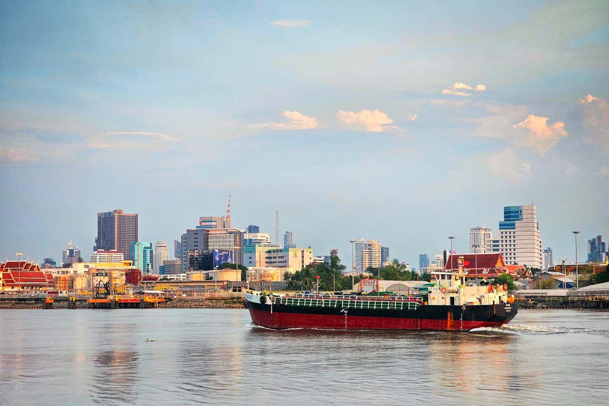 Dallo Stretto di Hormuz passa circa un quinto del petrolio mondiale