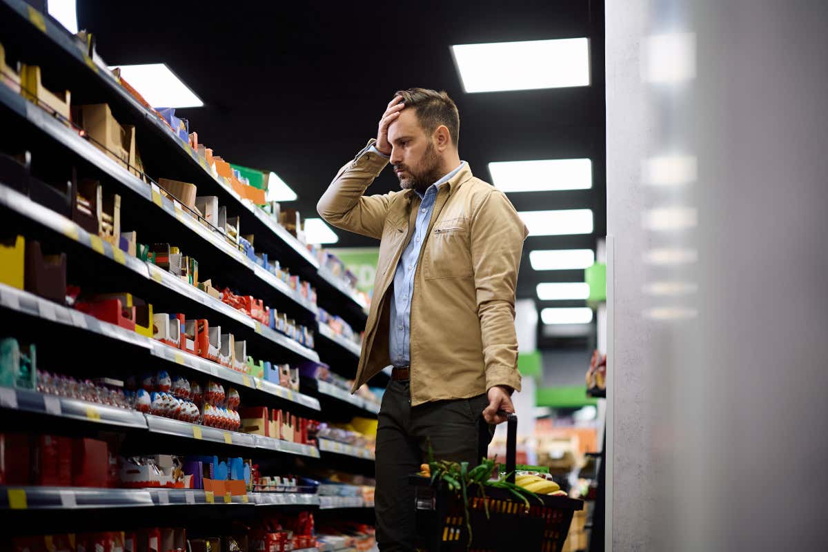 Ad aprile crolla la fiducia dei consumatori: ai livelli più bassi degli ultimi tre anni