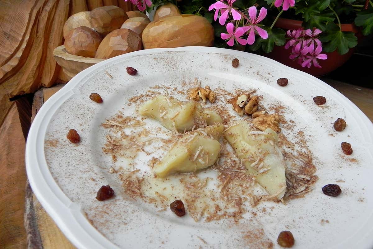 I Cjarsòns, piatto simbolo della Carnia tra dolce e salato Festa dei Cjarsòns 2026 a Sutrio: programma degustazioni e tradizioni