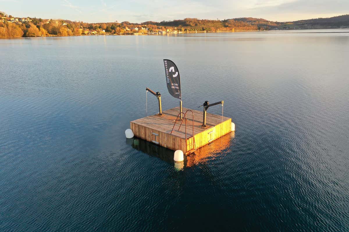 In Piemonte c’è un vino che matura nel lago di Viverone: la “Piroga Benedettina” In Piemonte c’è un vino che matura nel lago di Viverone: la “Piroga Benedettina”