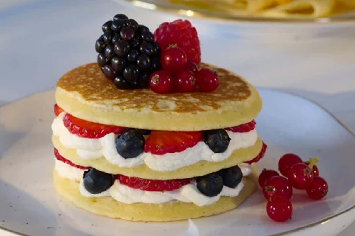 Pancake stratificato con crema e frutti rossi della linea Bakery Pastificio Bacchini