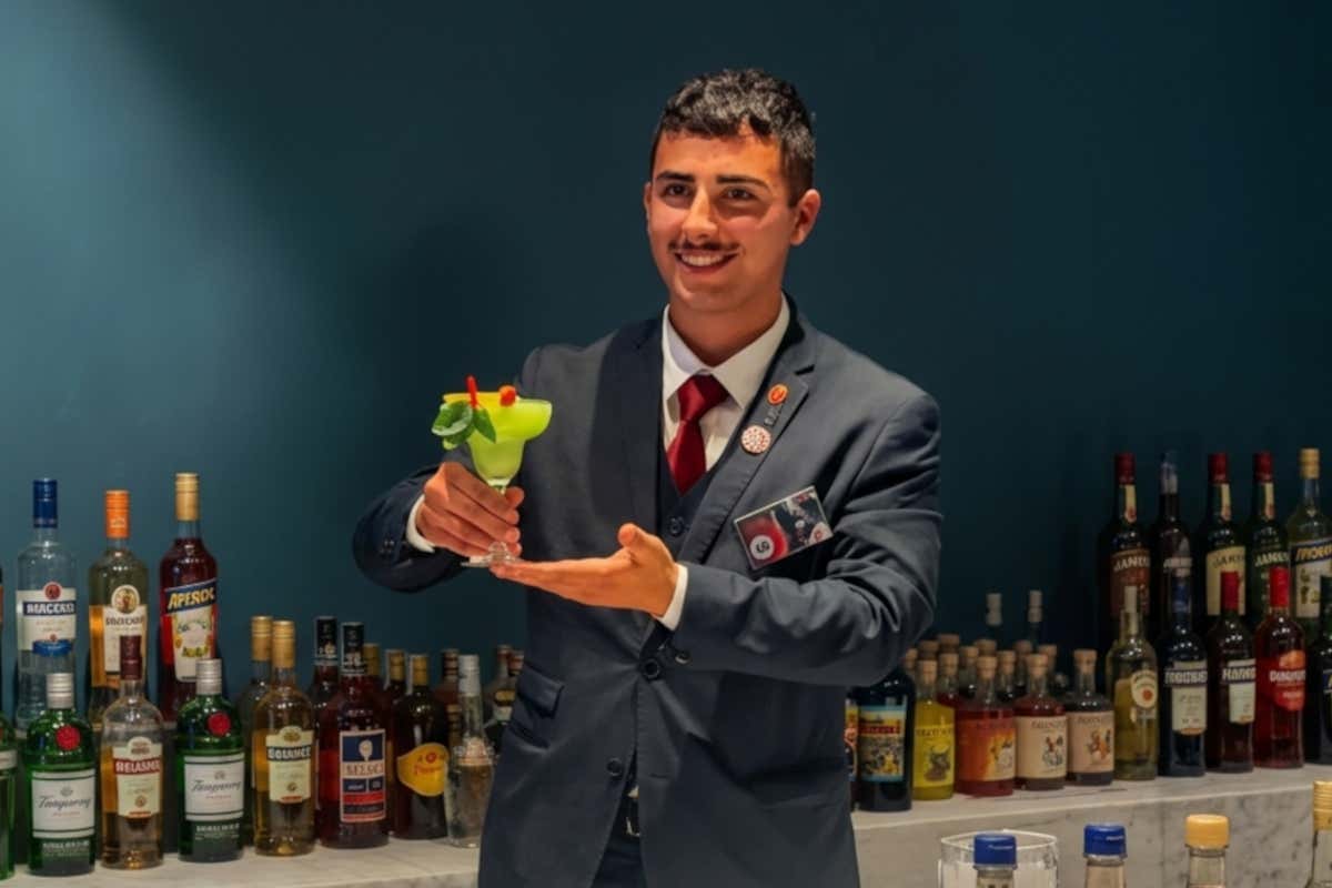 Diego De Franco, membro Abi Professional, col suo cocktail Alpine Frozen