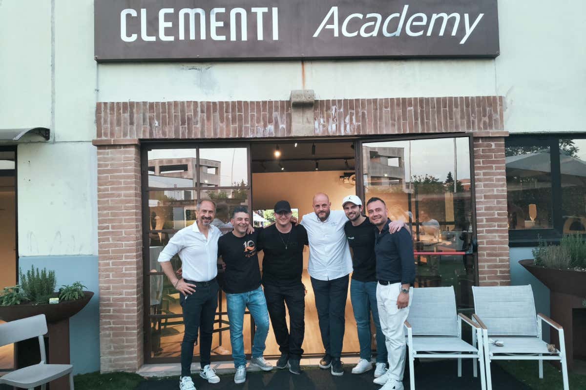 Nelle Marche apre la scuola di cucina dedicata al fuoco e alla brace Nelle Marche apre la scuola di cucina dedicata al fuoco e alla brace