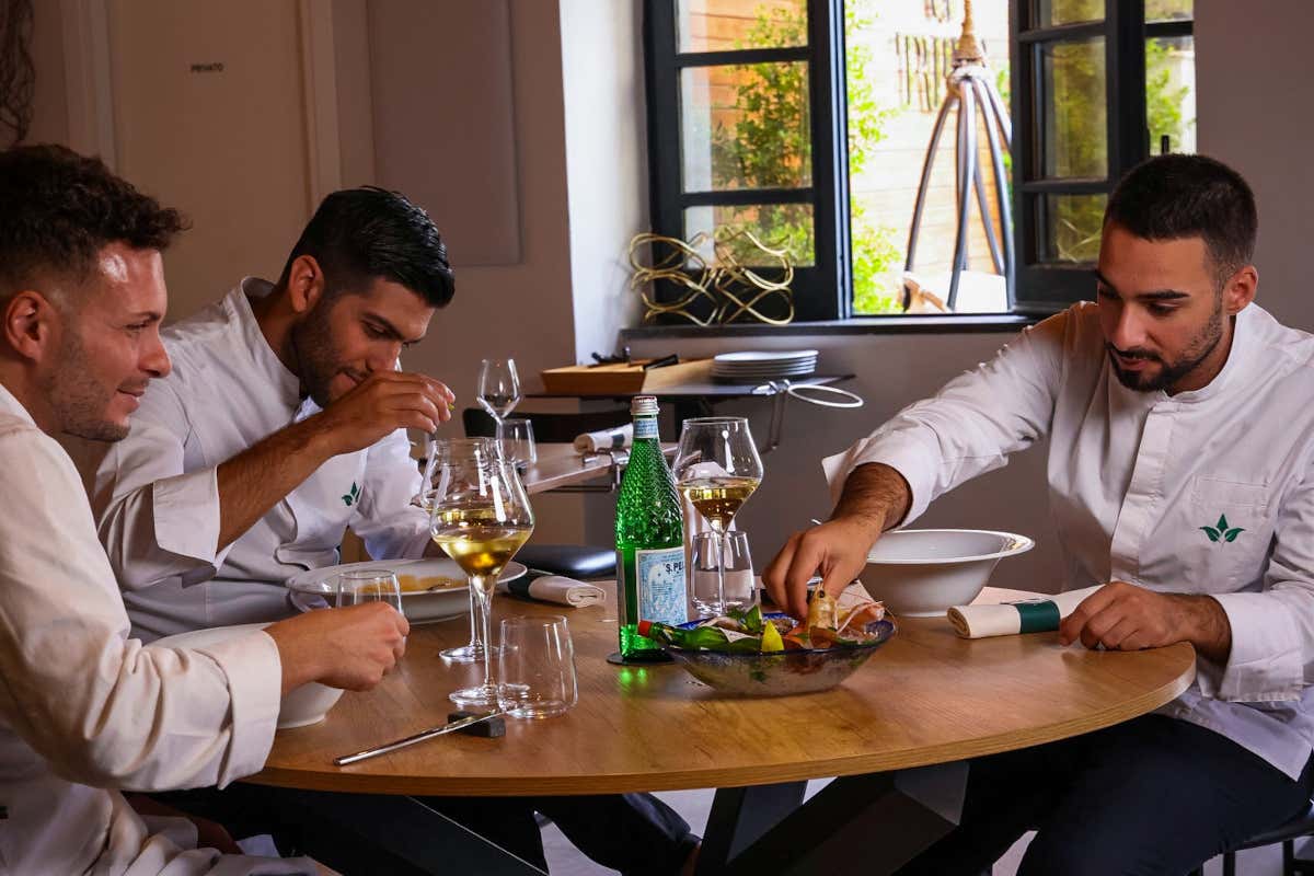 I tre giovani chef di Tribus, Vincenzo Marra, Giuseppe Postiglione e Simone Frattini