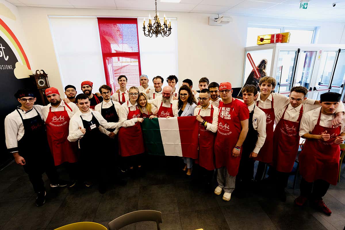 Meloni a PizzAut per il Primo Maggio: incontro con i ragazzi autistici a Monza