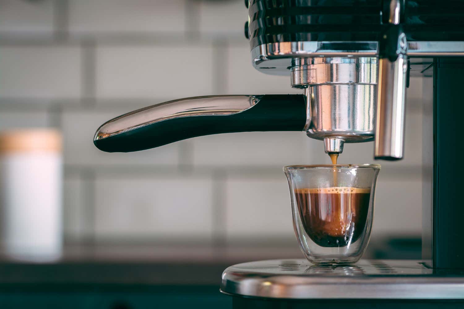Dal vapore al design: la storia della macchina del caffè nell'identità italiana