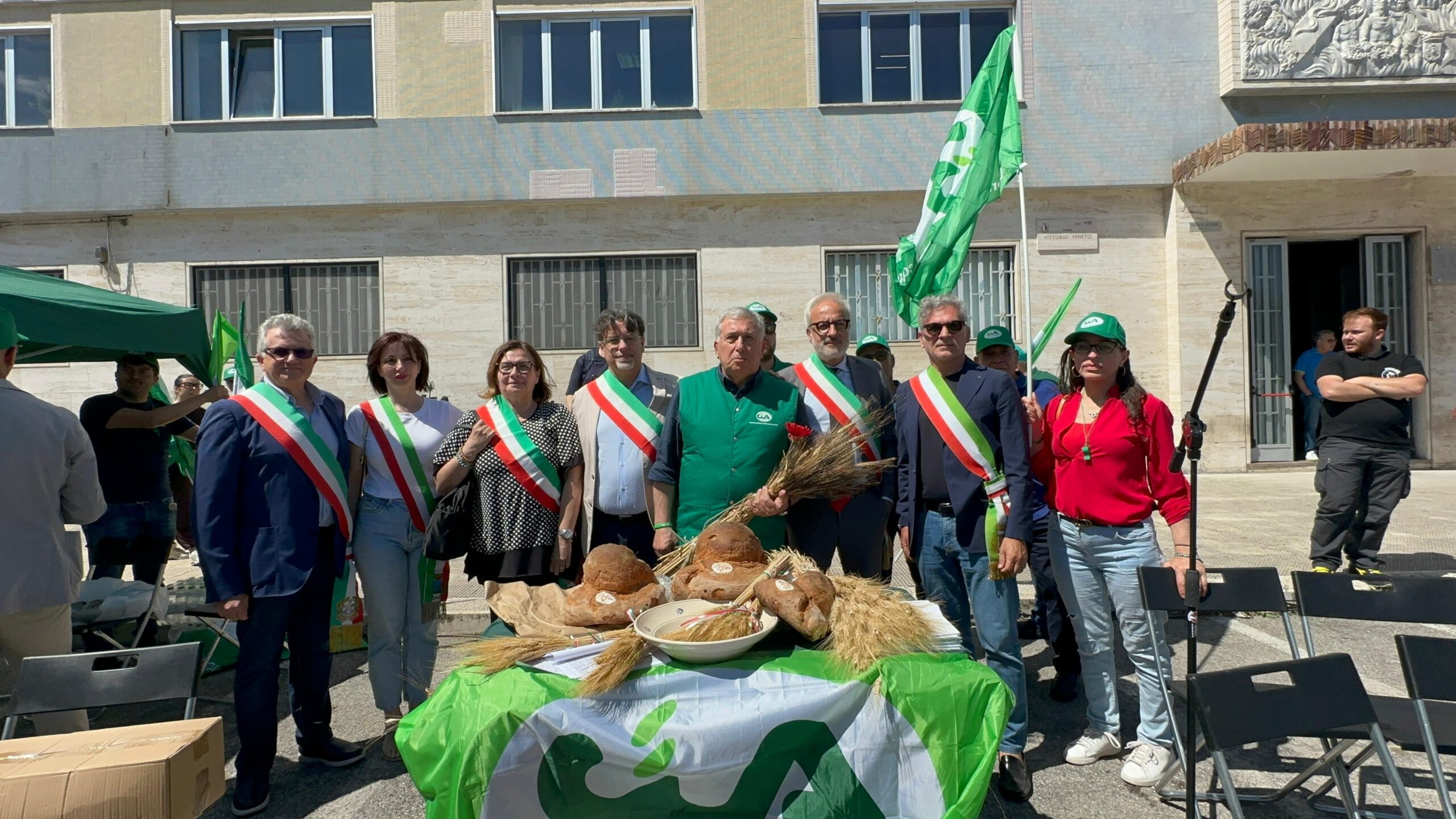Grano dall’estero, a Bari la protesta degli agricoltori: «Più controlli nei porti e blocco dell’import fino a dicembre»