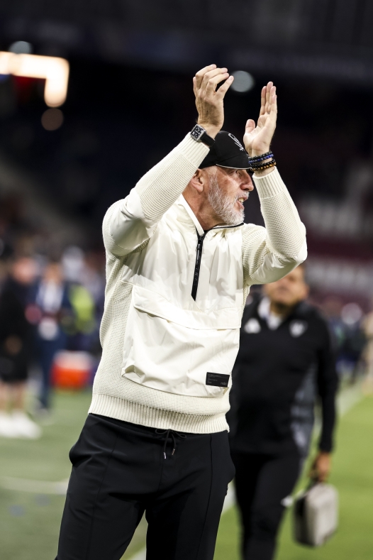 SALZBURG, AUSTRIA - OCTOBER 01:Head coach Eric Roy of Stade Brestois 29 celebrates after the UEFA Champions League 2024/25 League Phase MD2 match between FC Salzburg and Stade Brestois 29 at Stadion Salzburg on October 01, 2024 in Salzburg, Austria. (Photo by Jasmin Walter/Getty Images)