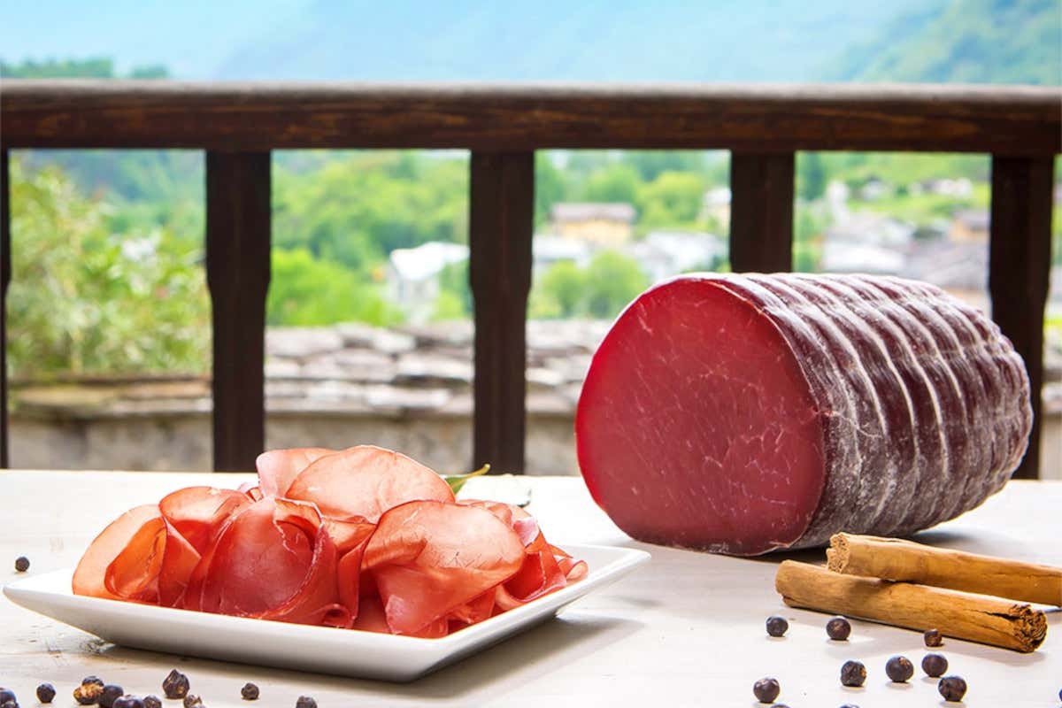 Bresaola della Valtellina Igp produzione in calo ma cresce il valore al consumo