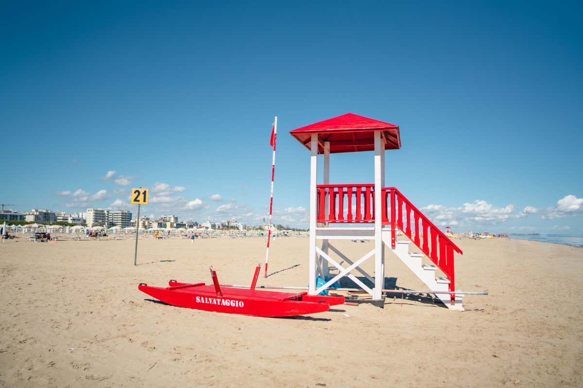 Estate al via spiagge a corto di bagnini: per gli operatori la situazione è drammatica