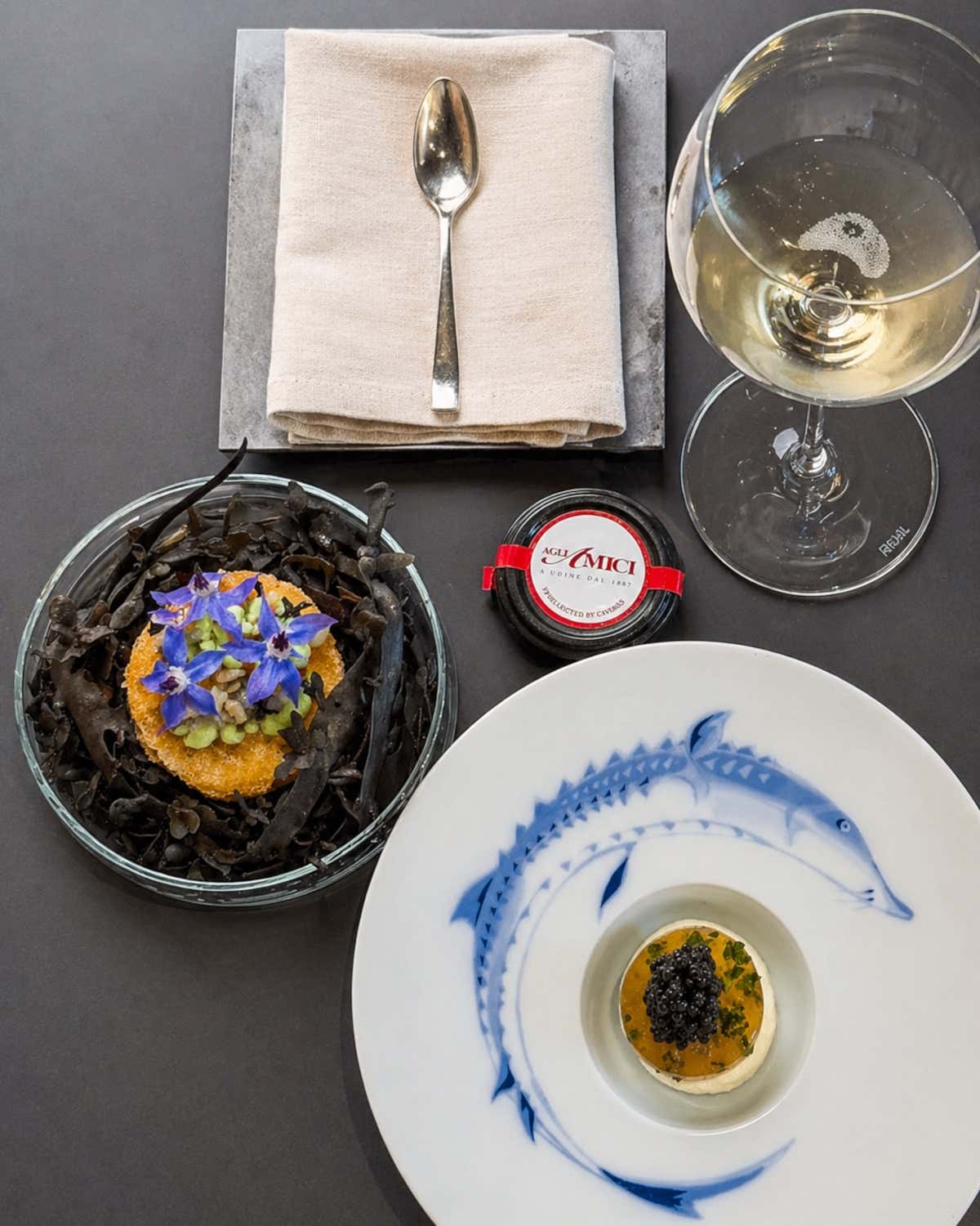 L’aperitivo con caviale del ristorante Agli Amici 1887