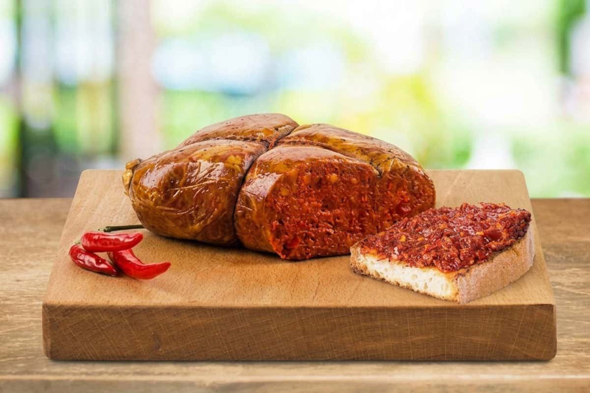 La 'nduja, un insaccato che viene da Spilinga (Vv), ora diffuso e celebrato in tutto il mondo
