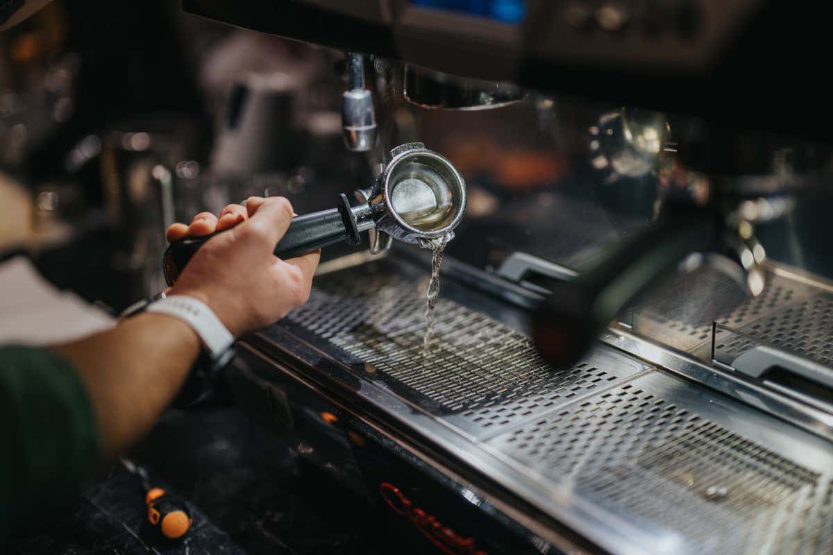 Nel mondo delle caffetterie, la corretta pulizia delle attrezzature è fondamentale