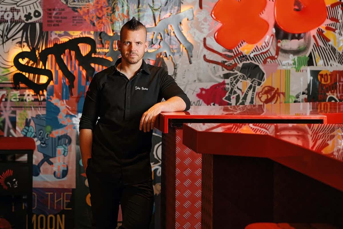 Dabiz Muñoz all'interno del ristorante StreetXO Ibiza