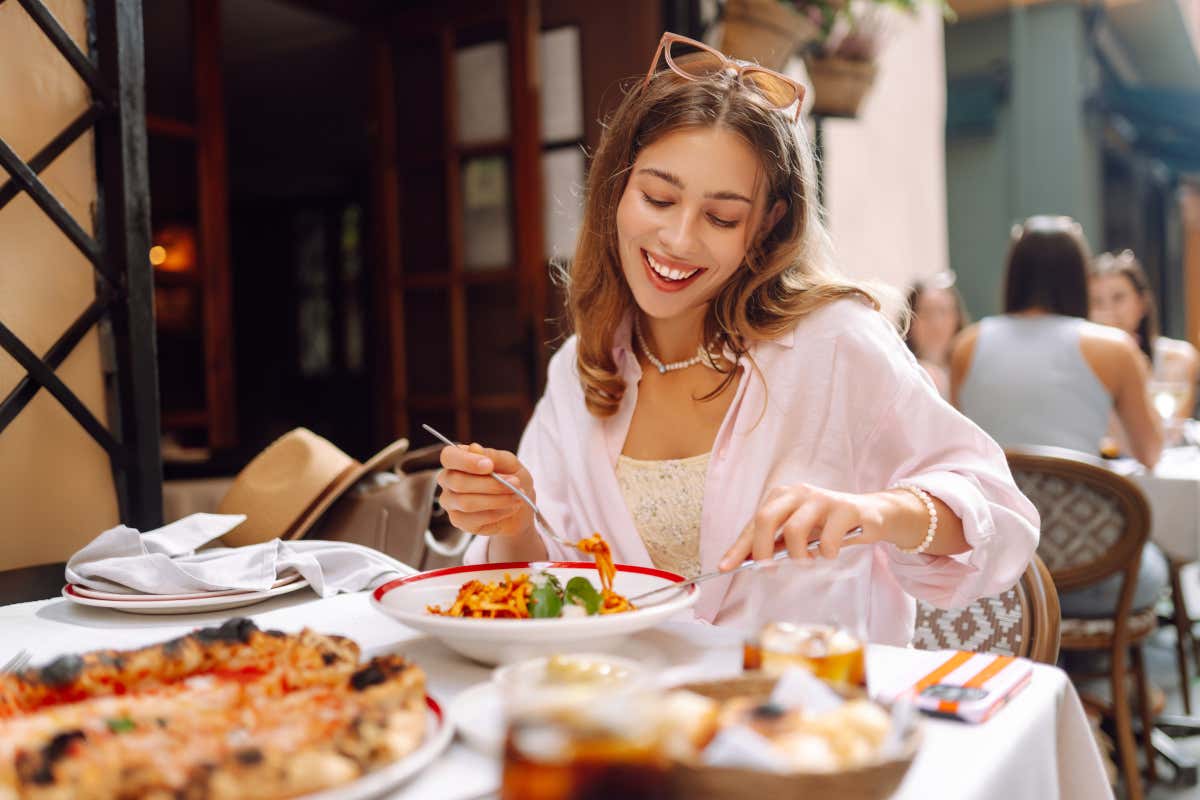 Quando siamo contenti, allegri o soddisfatti tendiamo a premiarci con il cibo