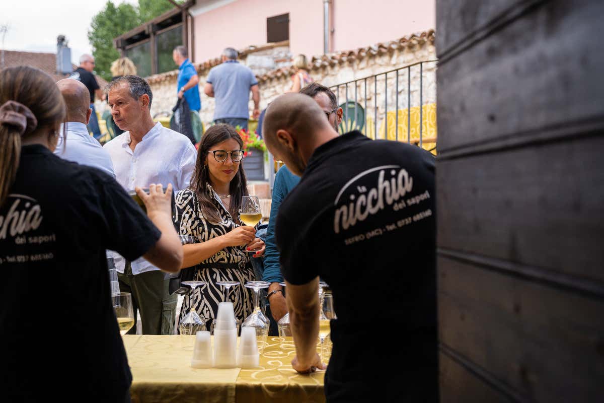 A Sefro, l'11 e 12 luglio, torna “La trota e il Verdicchio” “La trota e il Verdicchio” a Sefro torna l'evento dedicato ai sapori del borgo