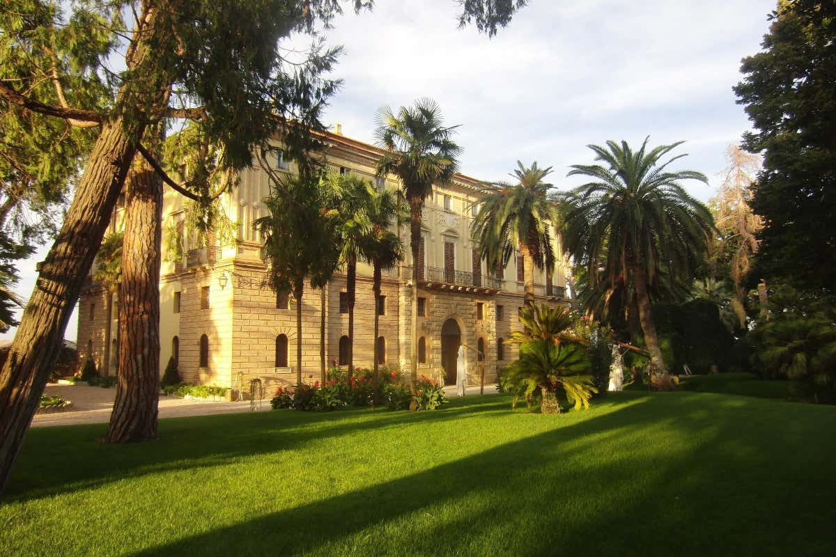 La facciata di Villa Corallo a Sant'Omero (Te)